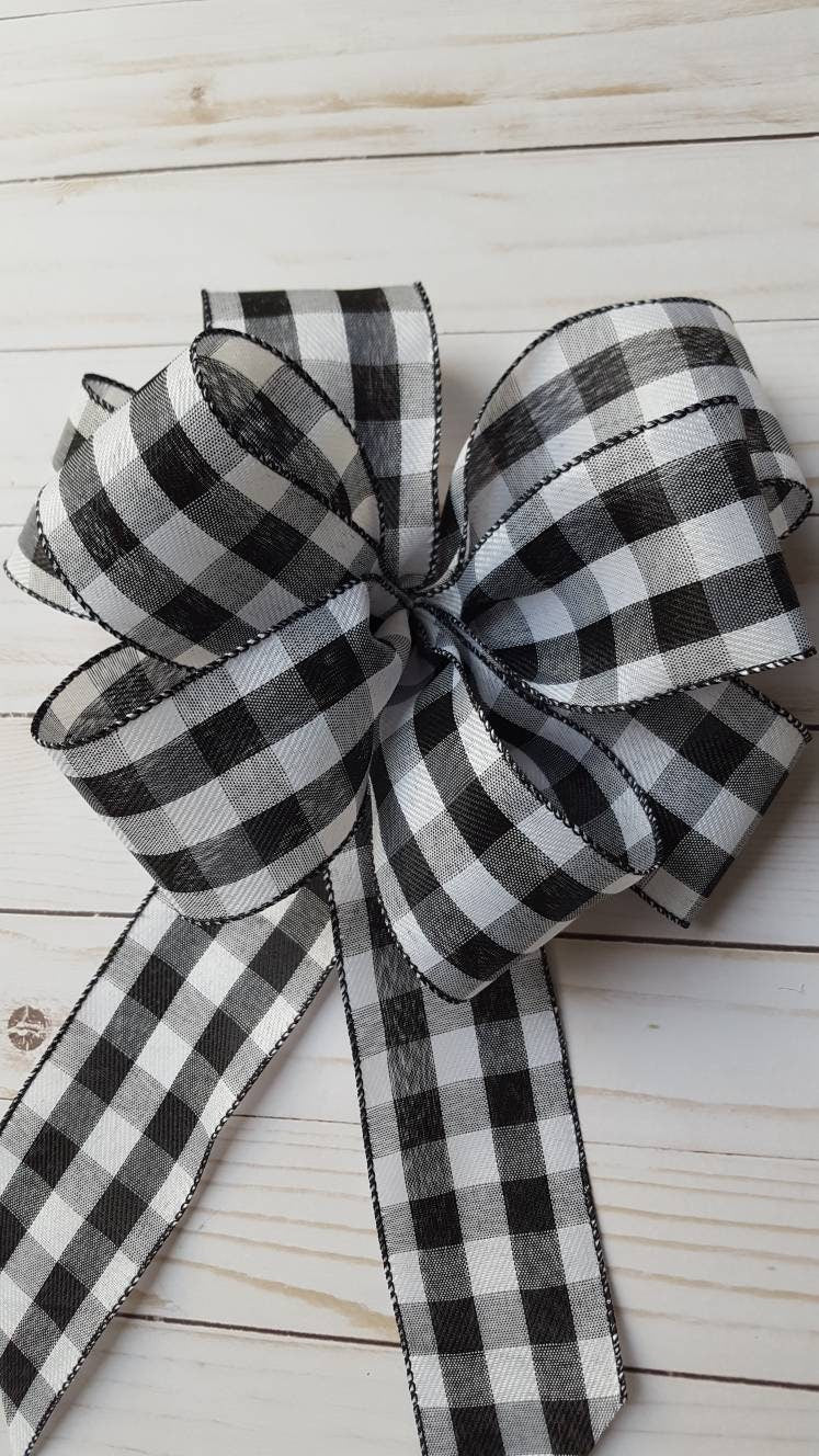 Wreath bow, buffalo check, plaid, white and black, rustic, farmhouse Christmas, banister, mailbox, fence post, mantle decor, lantern